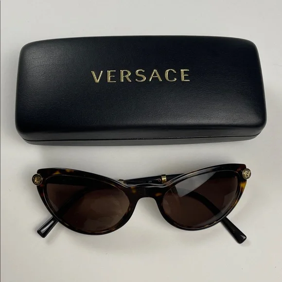 Versace Brown Tortoise Cat Eye Sunglasses With Case. 4365-Q display picture 3